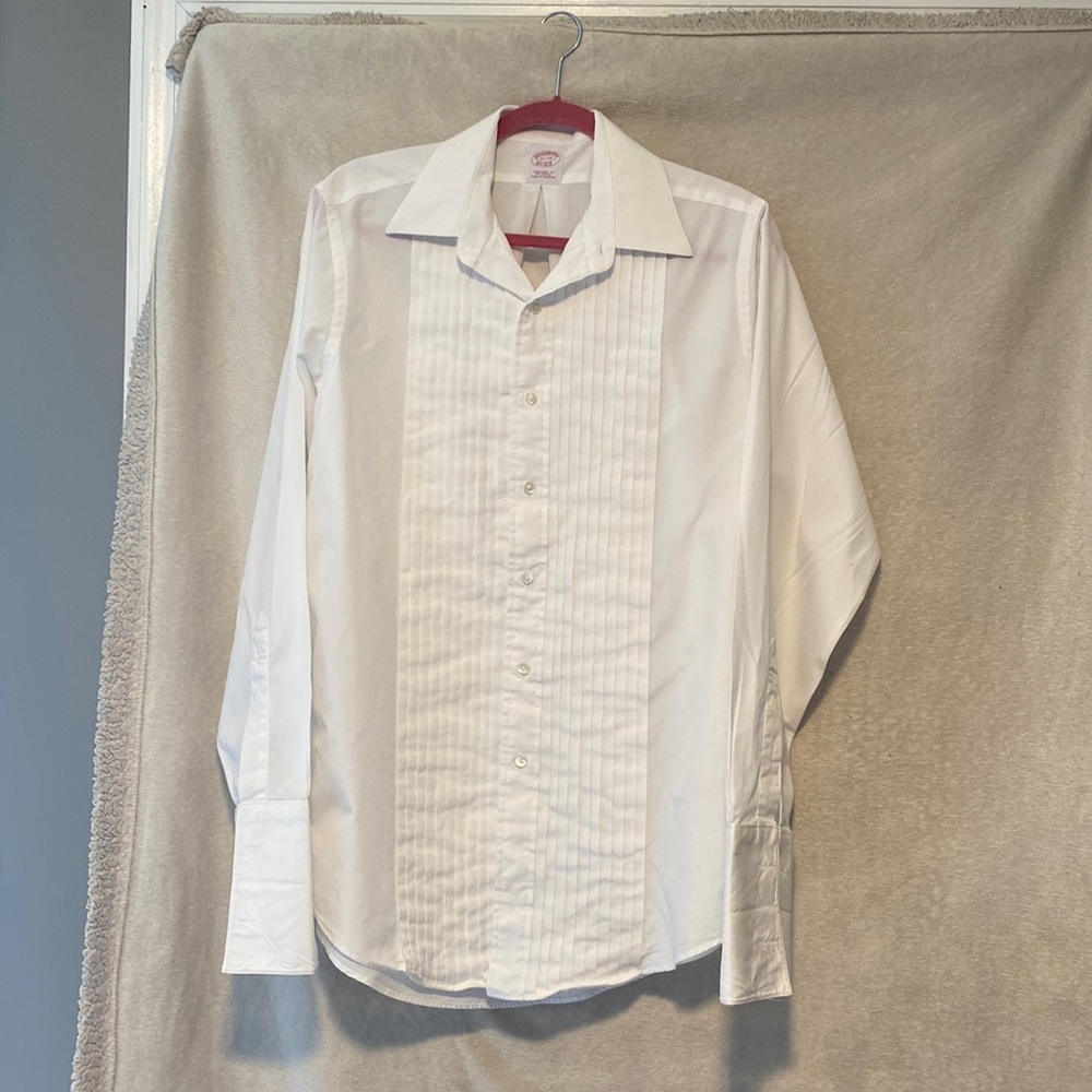 Brooks Brothers white long sleeves buttons down shirt almost new shirt